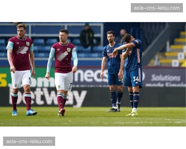 “镜头聚焦：阿森纳萨卡与厄德高联合逼抢，致对手门将出球失误”